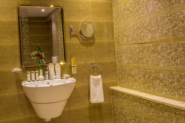 Gold Hotel