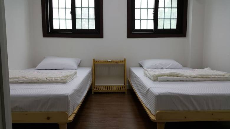 Hostal Blanc Guesthouse