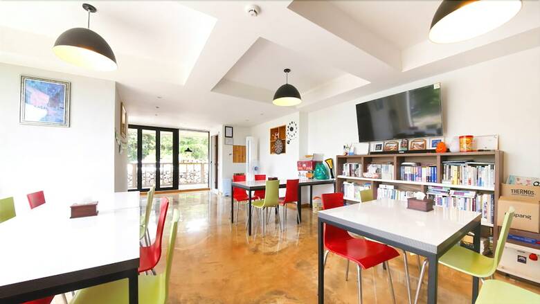Hostal Blanc Guesthouse