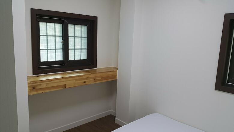 Hostal Blanc Guesthouse