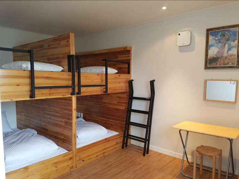 Hostal Blanc Guesthouse