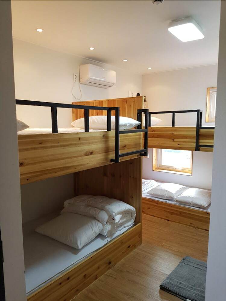 Hostal Blanc Guesthouse