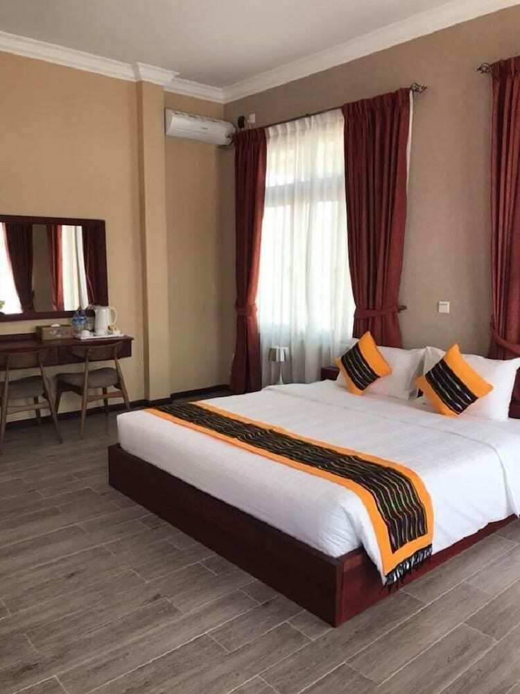 Royal Airstrip Hotel