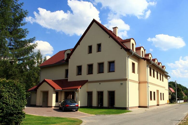 Hotel Modrzewiowy Dwor