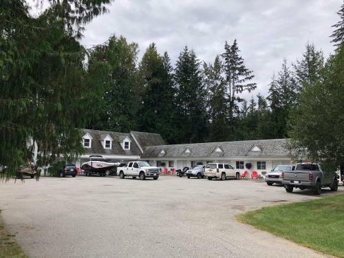 Pines Motel