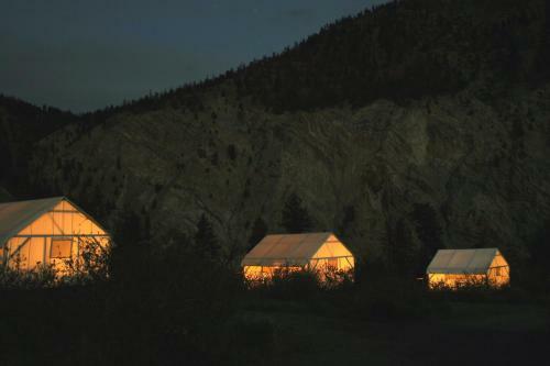 Hotel Kumsheen Rafting Resort