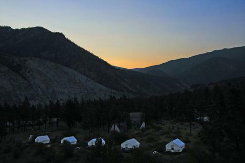 Hotel Kumsheen Rafting Resort