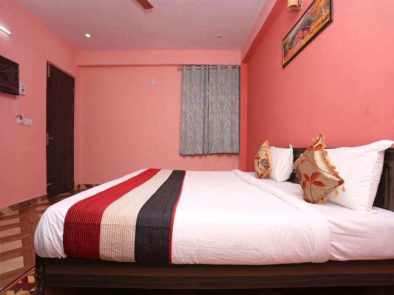 Hotel Oyo 12220 Krishnavi Inn