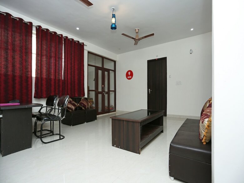 Hotel Oyo 12220 Krishnavi Inn