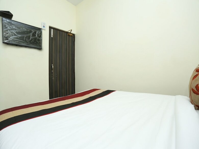 Hotel Oyo 12220 Krishnavi Inn