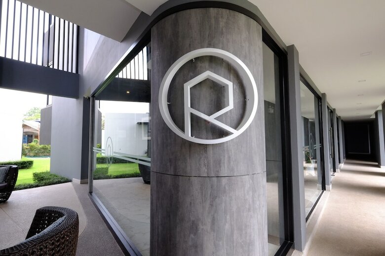 R Photo Hotel