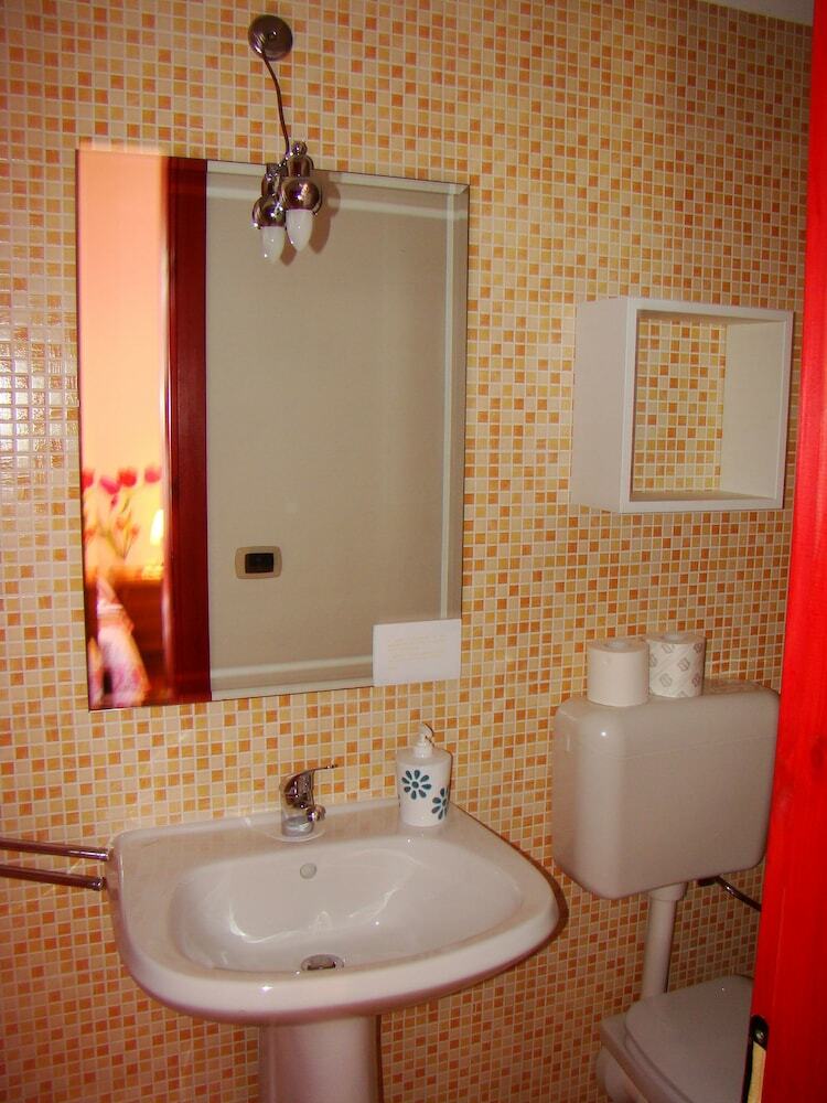 Bed & Breakfast Al Sole Di Pula