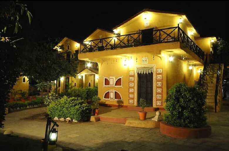 Hotel Chouki Dhani Resort