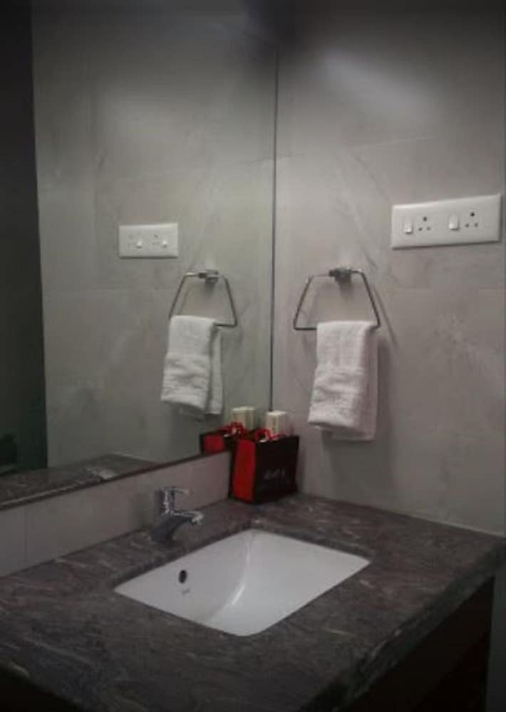 Hotel Chouki Dhani Resort