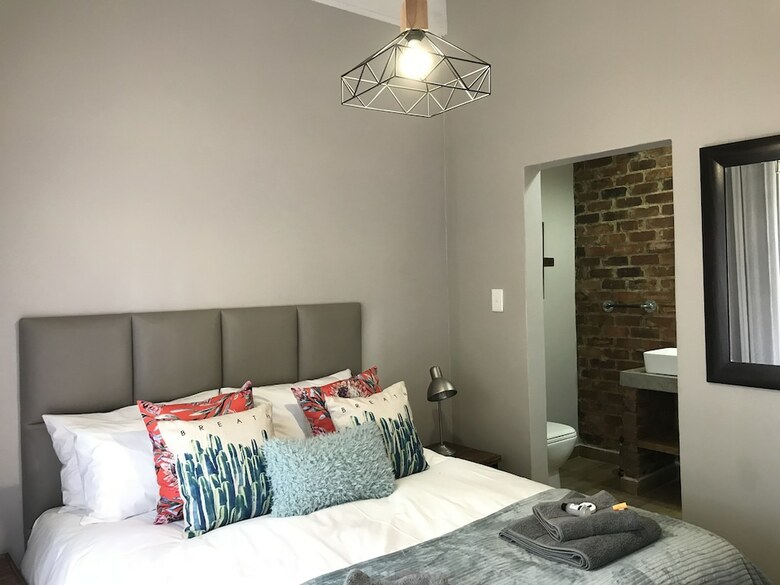 Bed & Breakfast 59 On True North Guest Rooms
