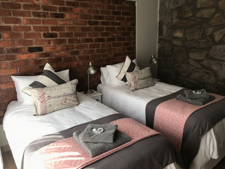 Bed & Breakfast 59 On True North Guest Rooms