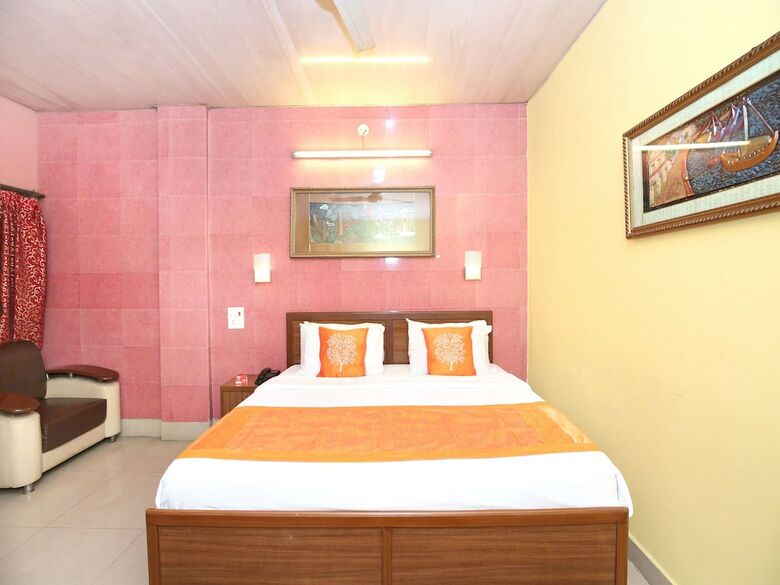 Oyo 11912 Hotel Nav Classic