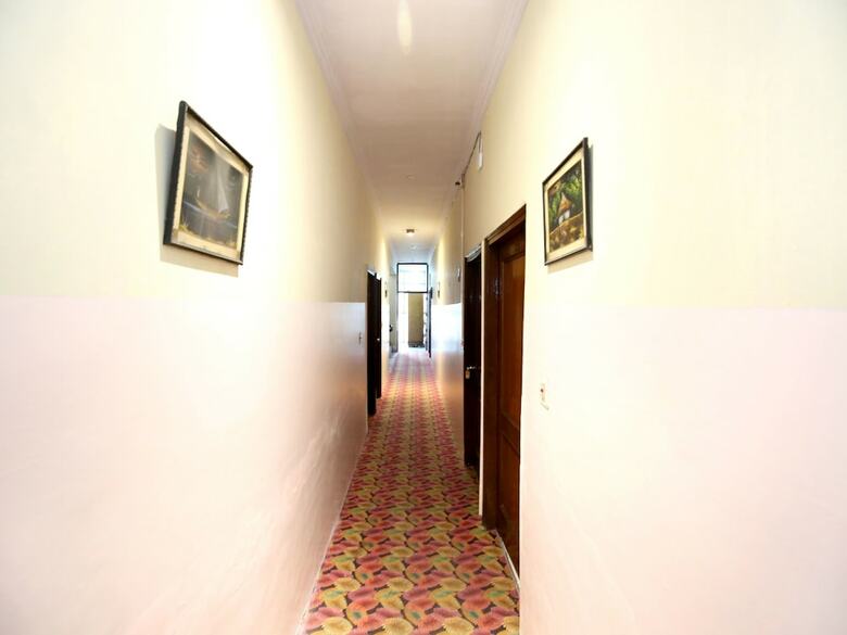 Oyo 11912 Hotel Nav Classic