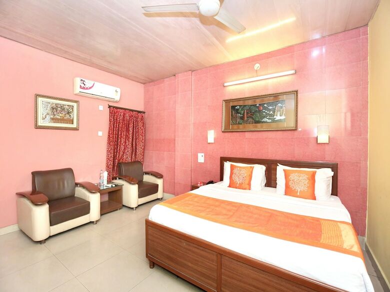 Oyo 11912 Hotel Nav Classic