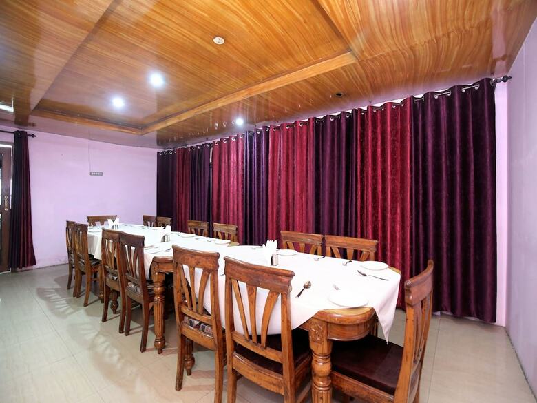 Oyo 11912 Hotel Nav Classic