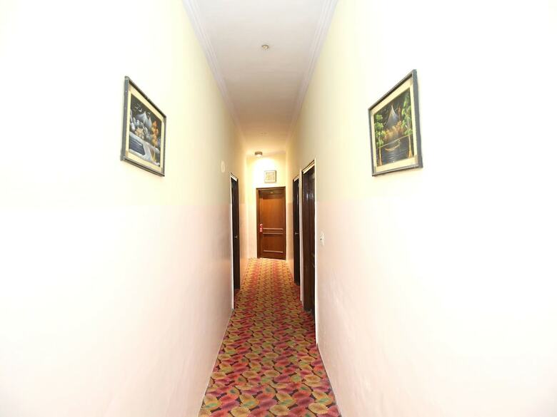 Oyo 11912 Hotel Nav Classic