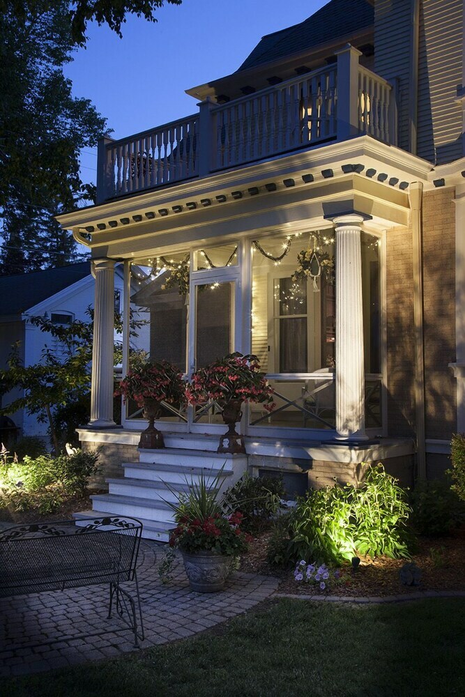 Honeybee Inn Bed & Breakfast