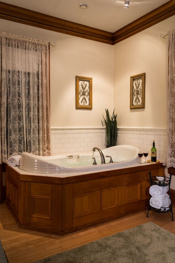 Honeybee Inn Bed & Breakfast