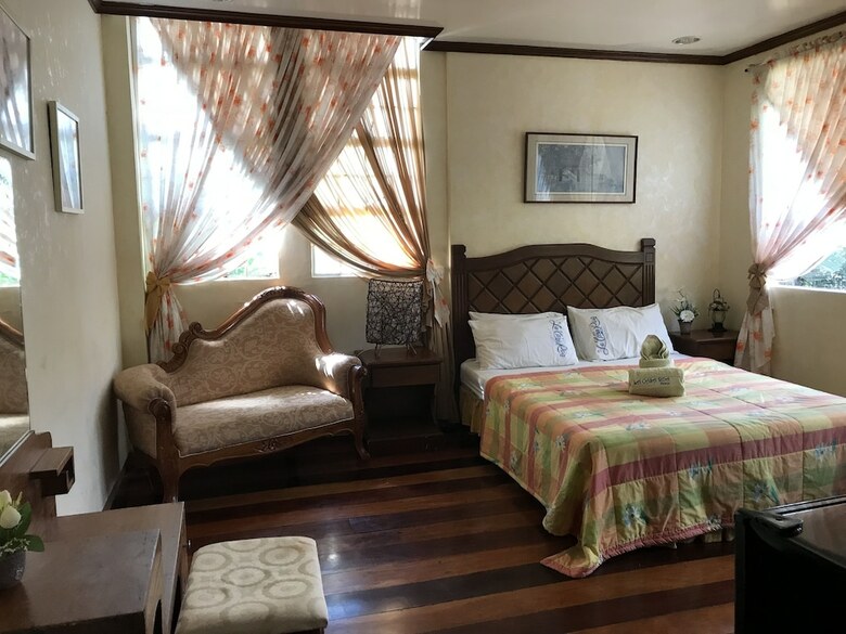 Hotel La Casa Roa Hostel