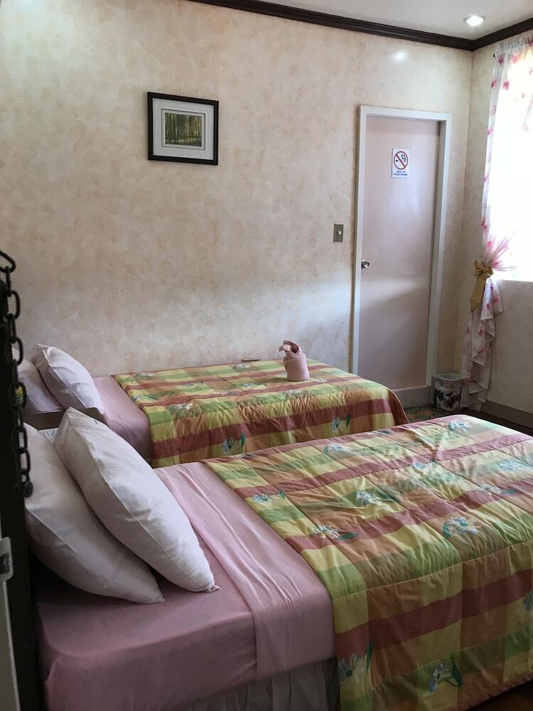 Hotel La Casa Roa Hostel