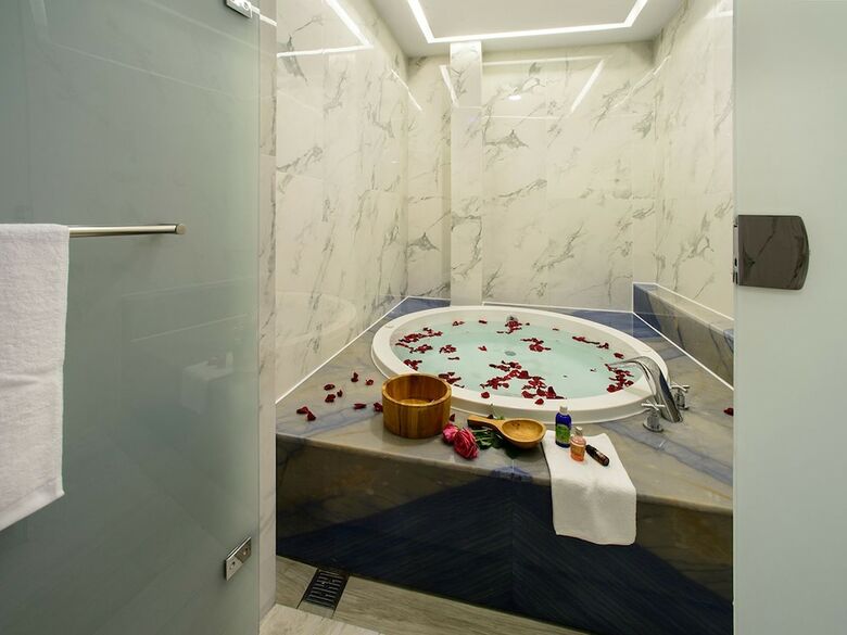 Hotel Chen He Spa Motel