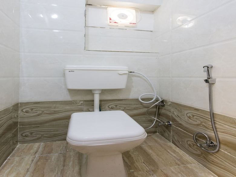 Oyo 12161 Hotel Madhur Inn