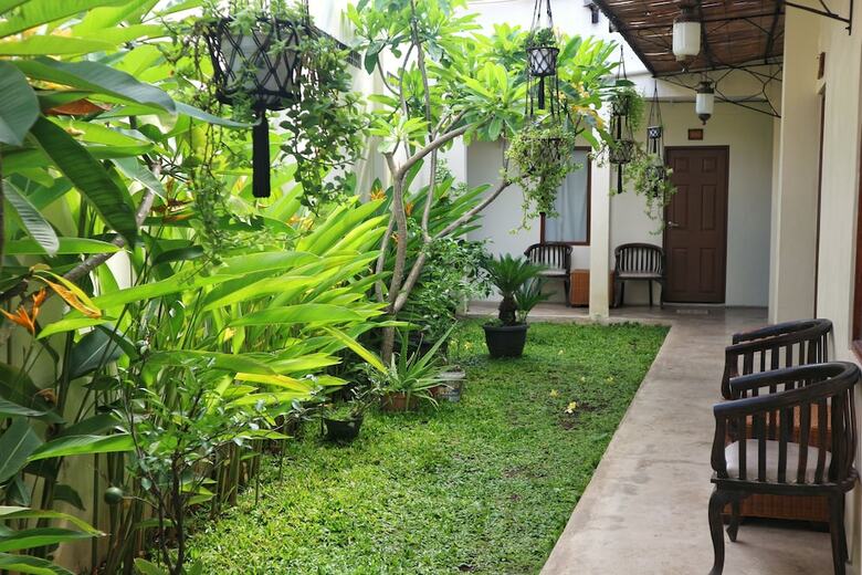 Bed & Breakfast Hinggil Homestay
