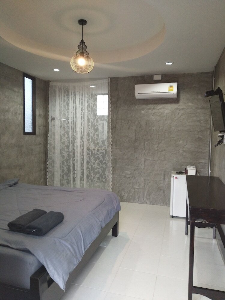 Hotel Suchanaree At Leam Ngop
