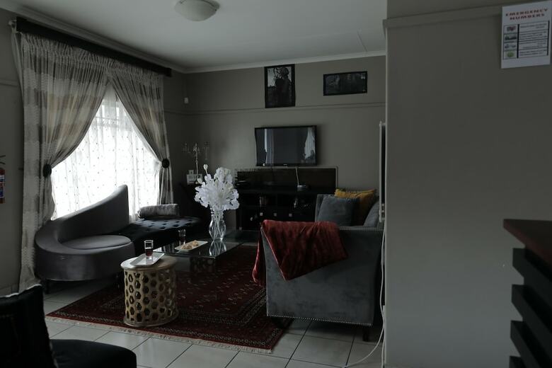 Ledumo Lodge