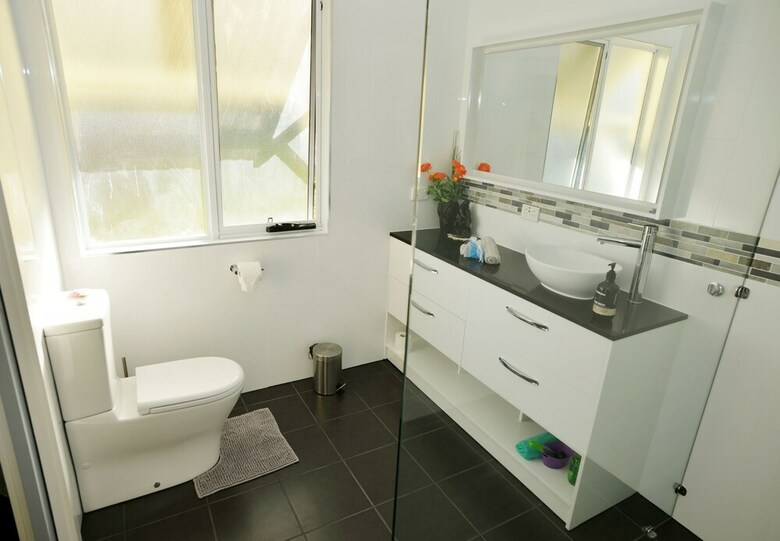 Hotel Kinsella's Water Views