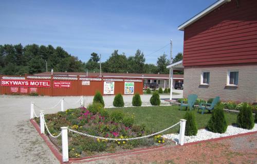 Skyways Motel