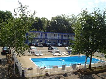 Motel Canadas Best Value Inn