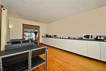 Motel Canadas Best Value Inn