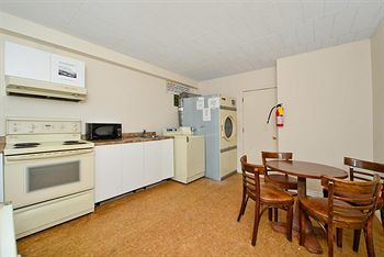Motel Canadas Best Value Inn