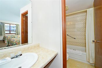 Motel Canadas Best Value Inn