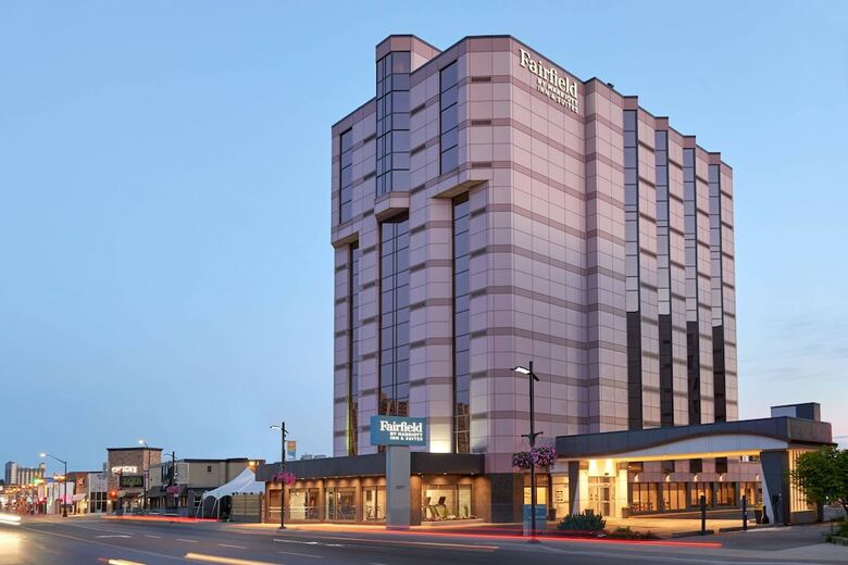 Travelodge Hotel By The Falls