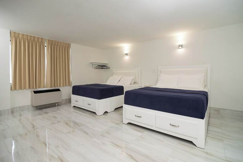 Hotel Diplomat Inn