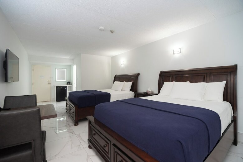 Hotel Diplomat Inn