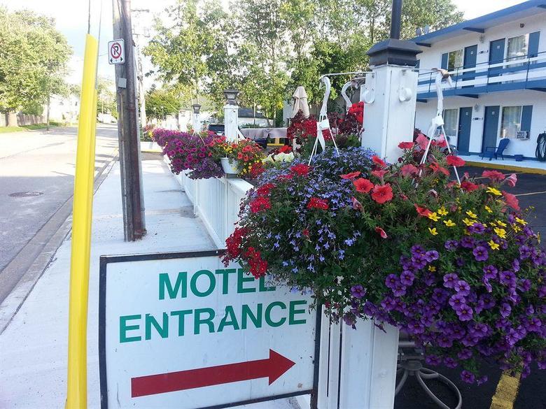 Niagara Parkway Court Motel