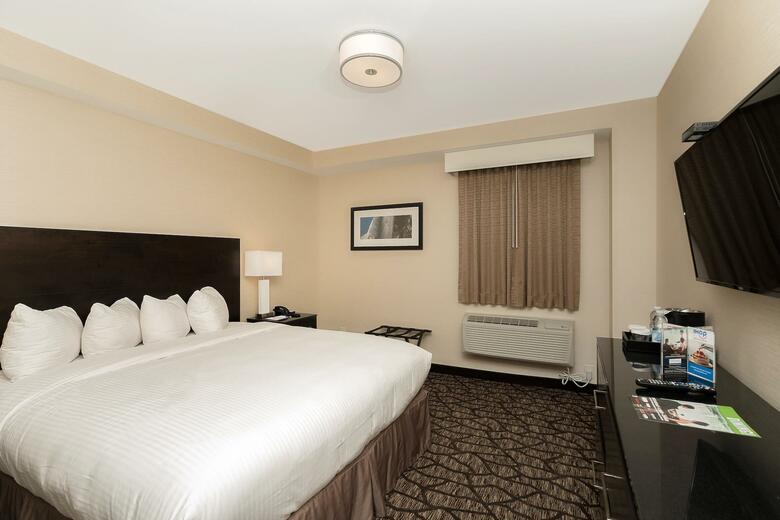 Tower Hotel At Fallsview
