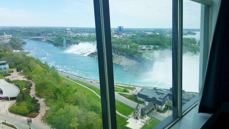 Tower Hotel At Fallsview