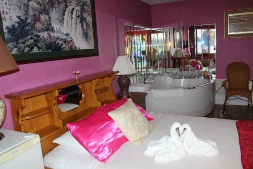 Motel Ritz Inn Niagara & Wedding Chapel