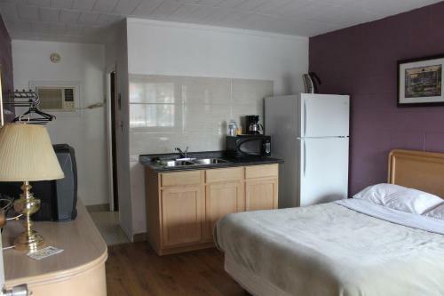 Motel Ritz Inn Niagara & Wedding Chapel