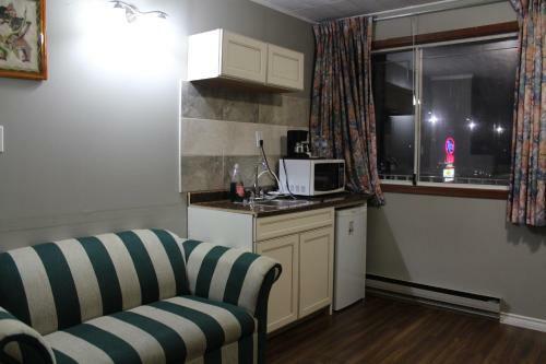Motel Ritz Inn Niagara & Wedding Chapel