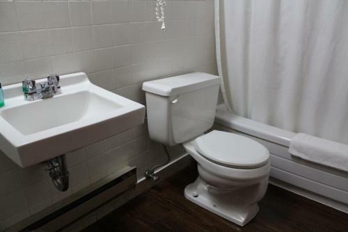 Motel Ritz Inn Niagara & Wedding Chapel